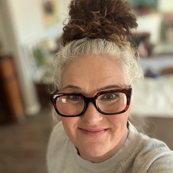 Meet your Posher, Angela - Picture 1 of 1